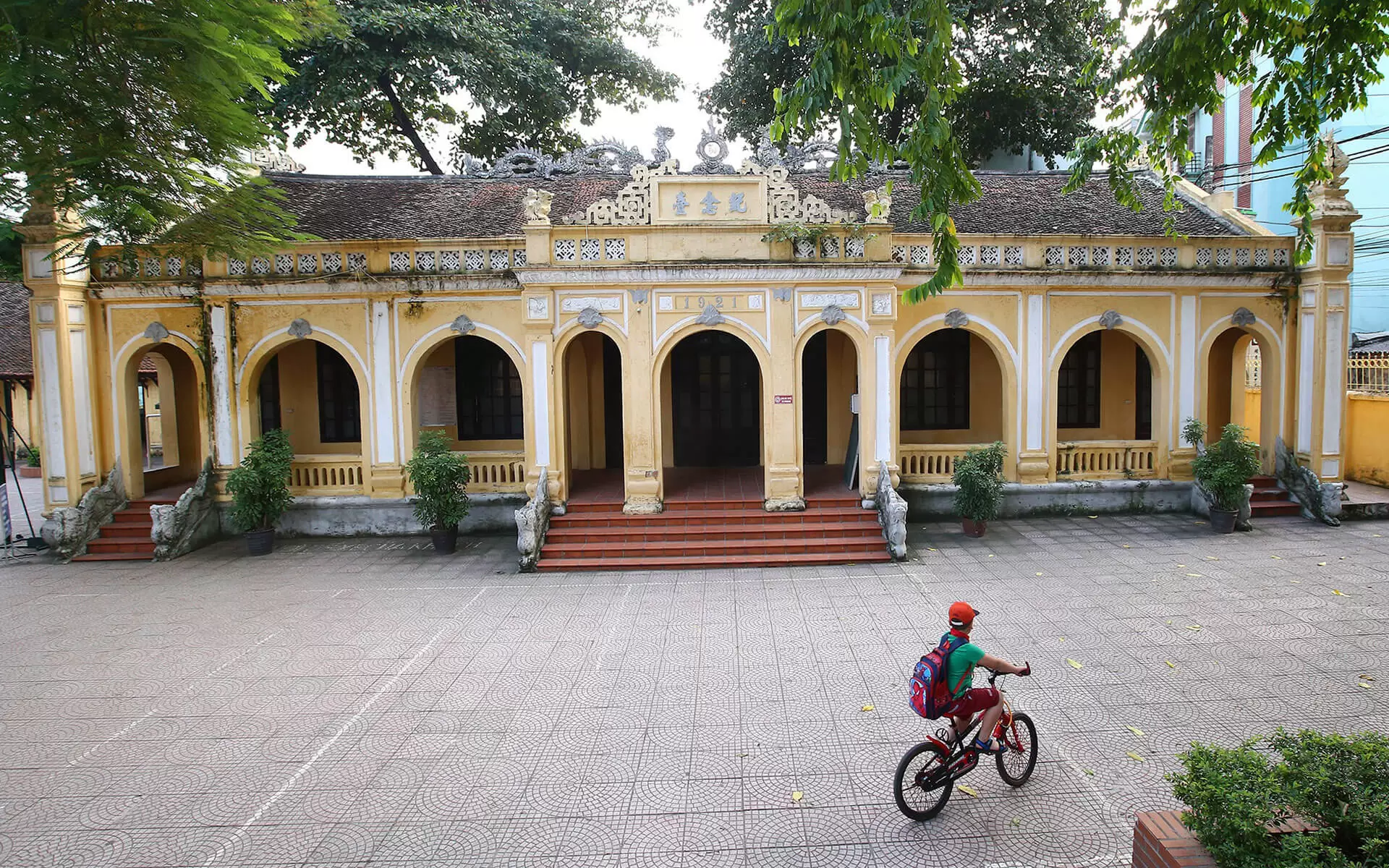 Hanoi Cycling Day Tour Chem Tay Tuu Dong Ngac